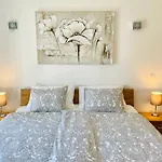 Angies Marina Apartment, Includes 2 Free Passes For The Marina Pool Lagos