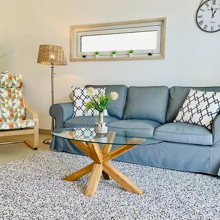 Angies Marina Apartment, Includes 2 Free Passes For The Marina Pool Apartmán *
