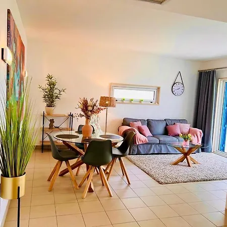 Angies Marina Apartment, Includes 2 Free Passes For The Marina Pool Lagos