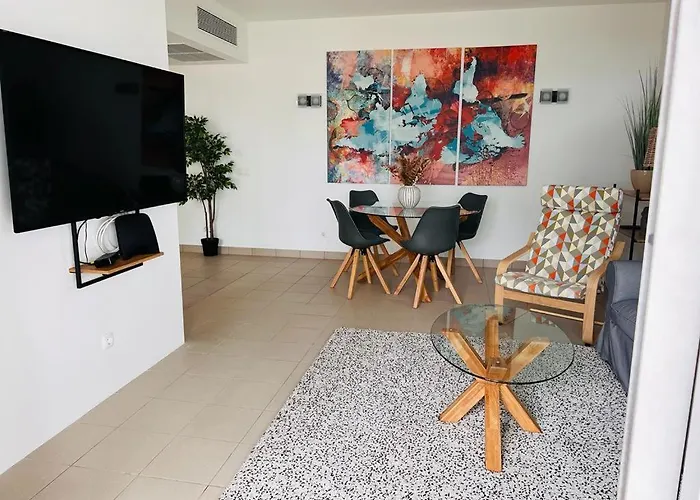 Angies Marina Apartment, Includes 2 Free Passes For The Marina Pool Apartmán