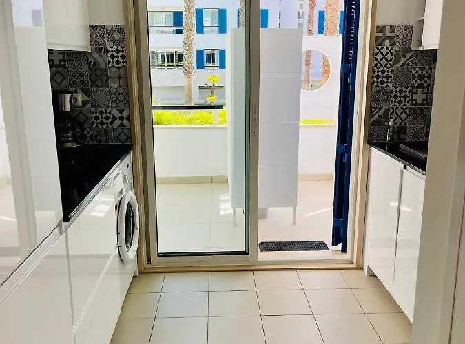 Angies Marina Apartment, Includes 2 Free Passes For The Marina Pool Apartmán Lagos