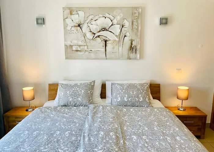 Angies Marina Apartment, Includes 2 Free Passes For The Marina Pool Lagos