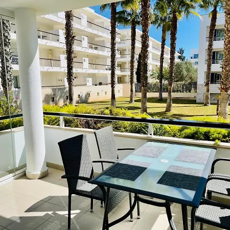 Angies Marina Apartment, Includes 2 Free Passes For The Marina Pool Διαμέρισμα *